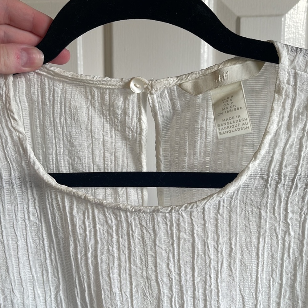 Textured Ruffle Blouse - Picture 2 of 3